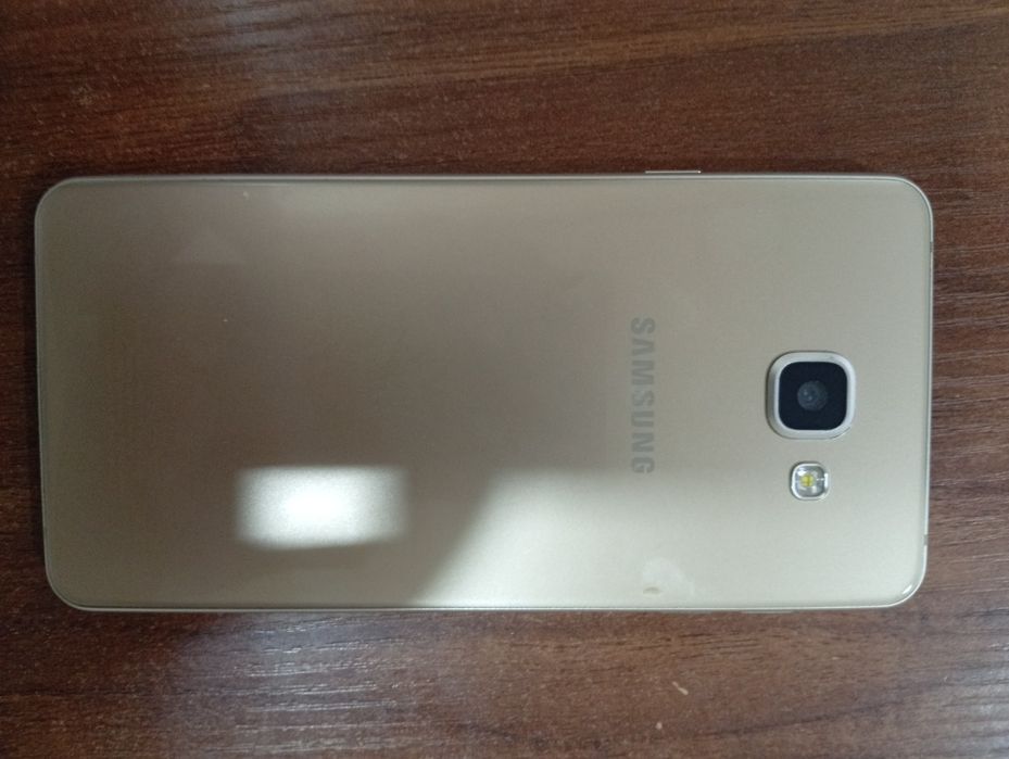 Samsung A 7  xotirasi 16 GB. Aplichatka bor. Aybi yoq.