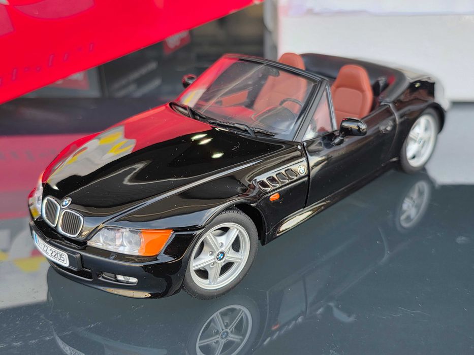 Macheta Auto 1/18 UT Models BMW Z3 Roadster
