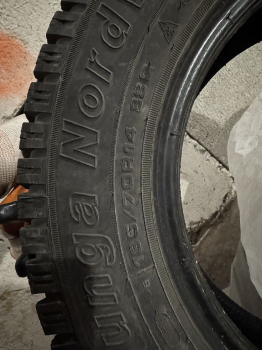 Шины зимние  на 14 продам