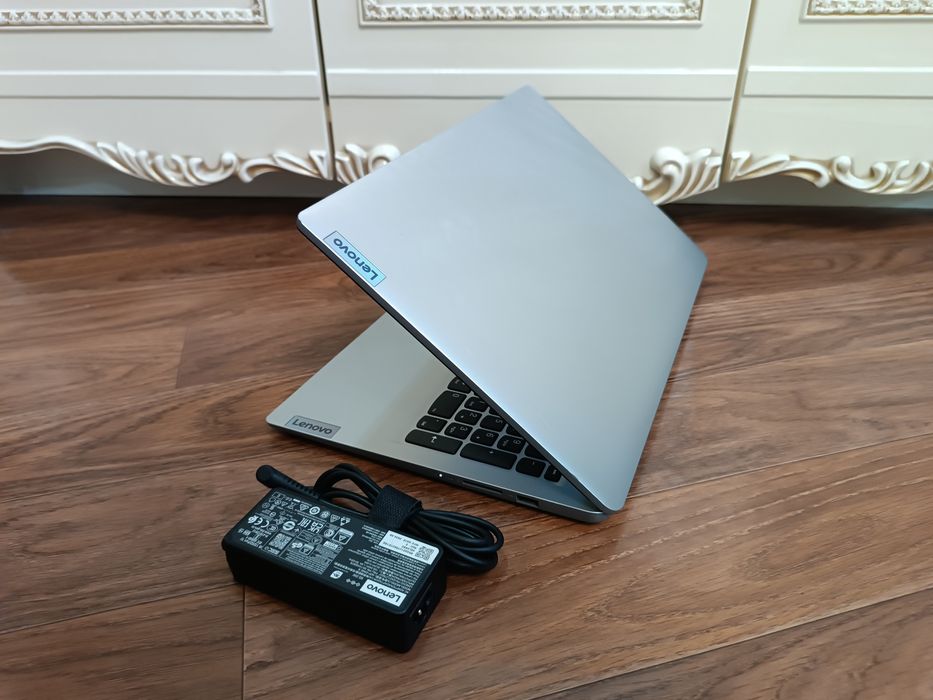 Ноутбук LENOVO 2024 IDEAPAD современный.