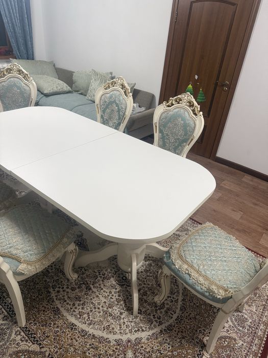 Продам шикарный обеденный стол со стульями (комплект)