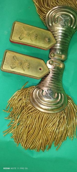 Еполети ордени медали пагони нашивки отличия