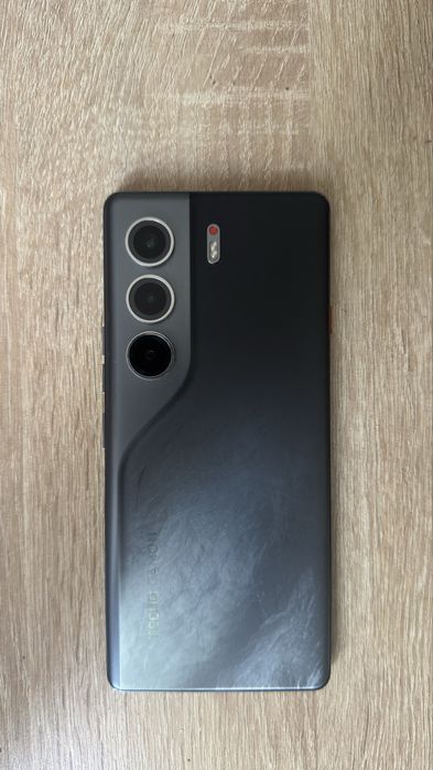 Продам тел. TECNO CAMON 40 PRO 5G 8/256