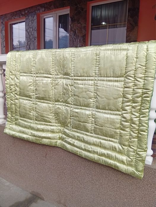 Vând plăpumi cusute manual