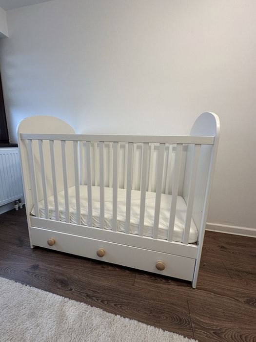 Patut alb bebelus Ikeea + cadou