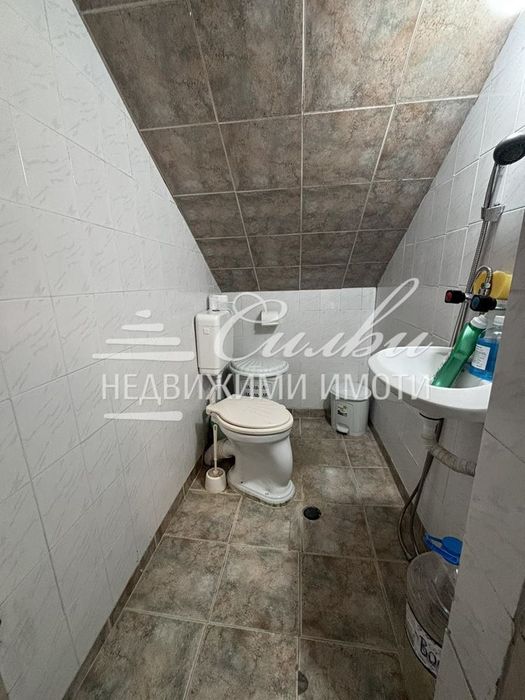 Самостоятелна двуетажна ТУХЛЕНА къща с ГАРАЖ - гр.Нови Пазар.