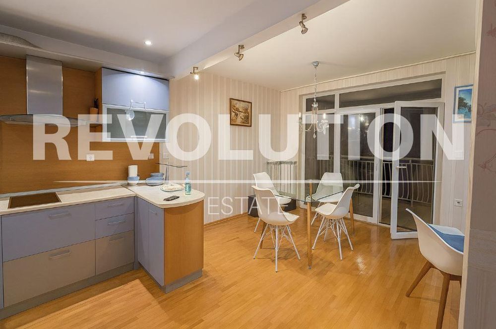 Дава се под наем Тристаен апартамент в Варна, Бриз - 100 кв.м за 797.64 € - Снимка #2