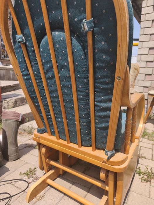 Кресло качалка деревянная с пуфом