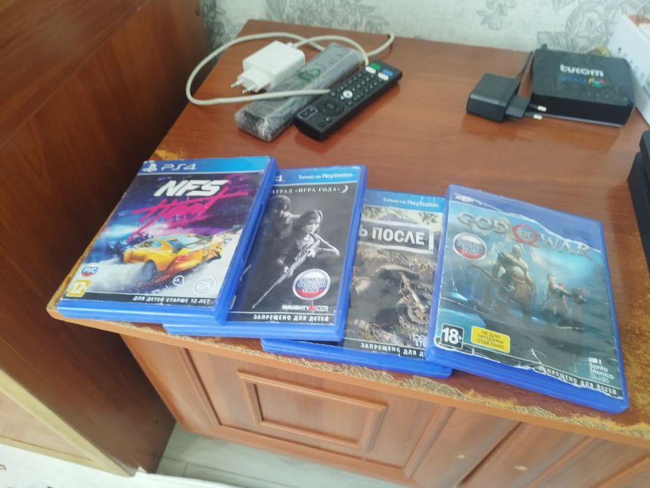 Игровой приставка ps4slim 1tb