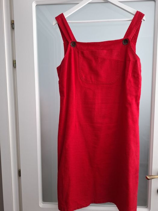 Compleu rosu din in cu sarafan si jacheta