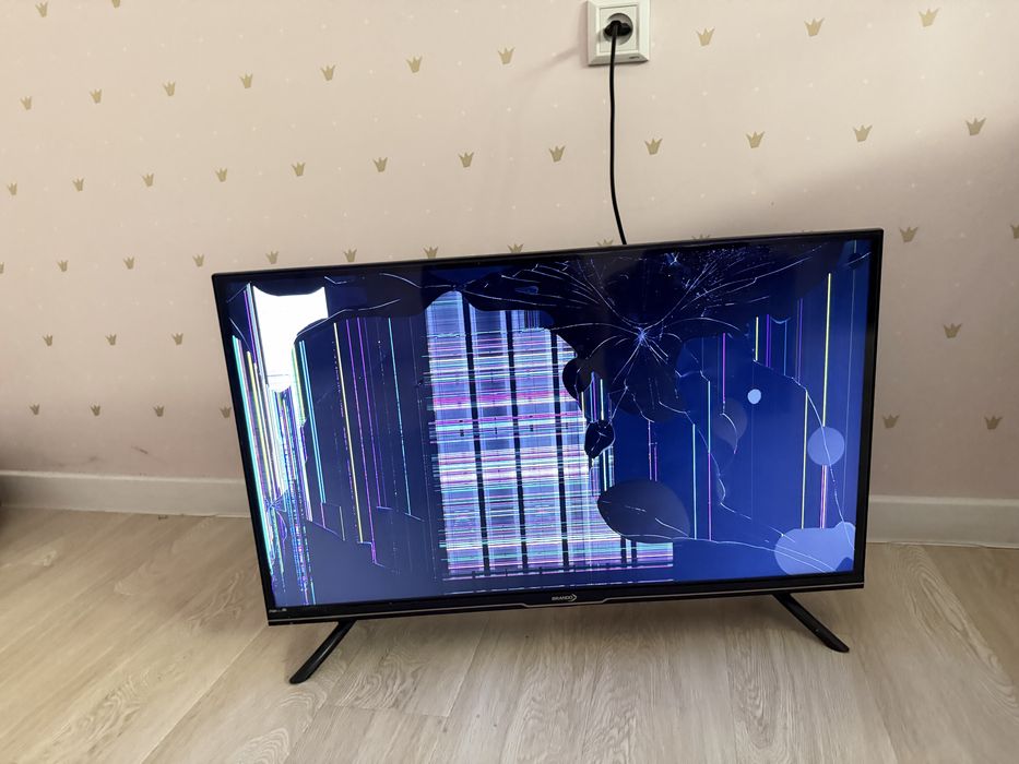 Zapchast uchun televizor ekran singan