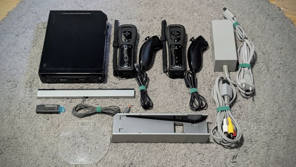 Consola Nintendo Wii Black Modata 2manete/nunchuckuri 64gb motionplus