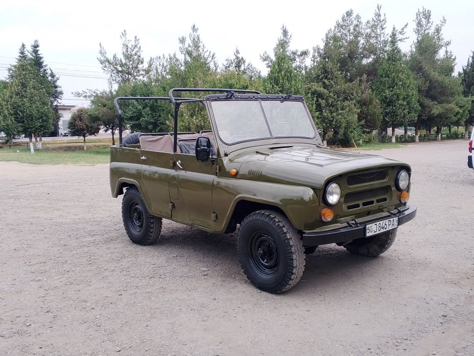Uaz 3151 sotiladi.