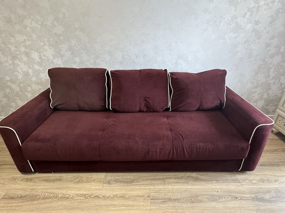 Продам диван 3 местный размер 2,5 м.
