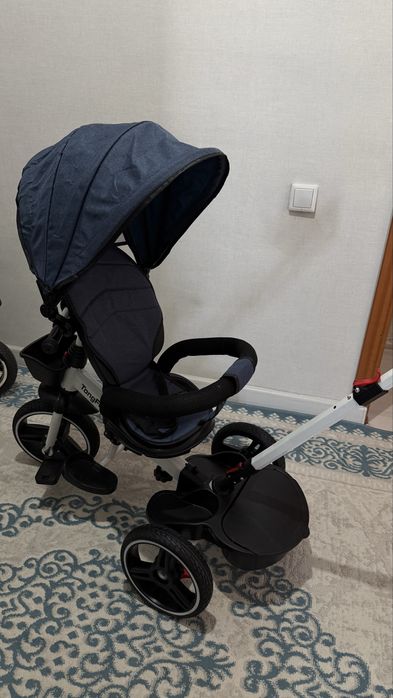 Детский трехколесный велосипед с ручкой