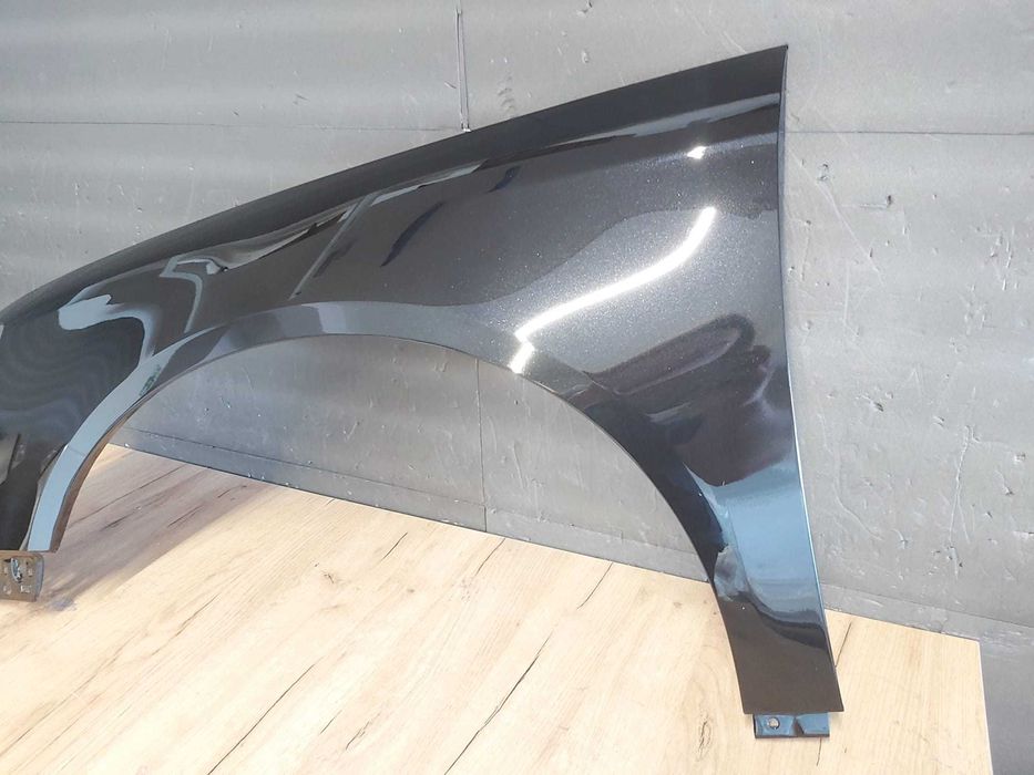 Aripa Fata Stanga VW Passat B6 2005-2011 (LC9X (Negru))