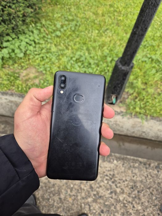 Samsung 10 S xolati yaxshi