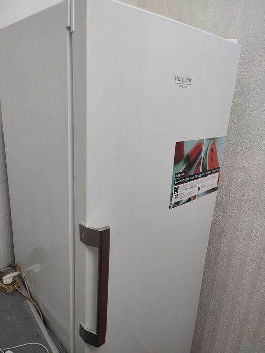 Продам Морозильный шкаф Hotpoint