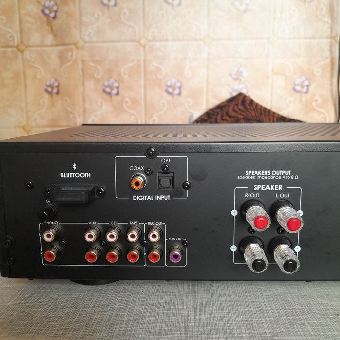 Продаю Российский уселитель Premiera A1.