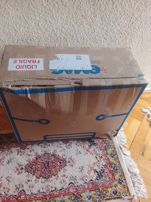 Donez o cutie mare cu haine ptr bărbați xl