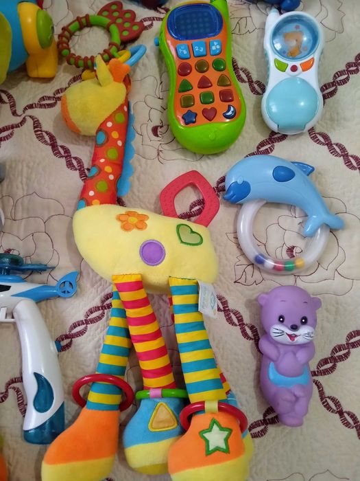 Продам игрушки для малышей
