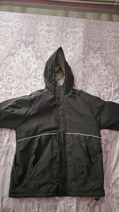 Пролетно яке (не е носено)