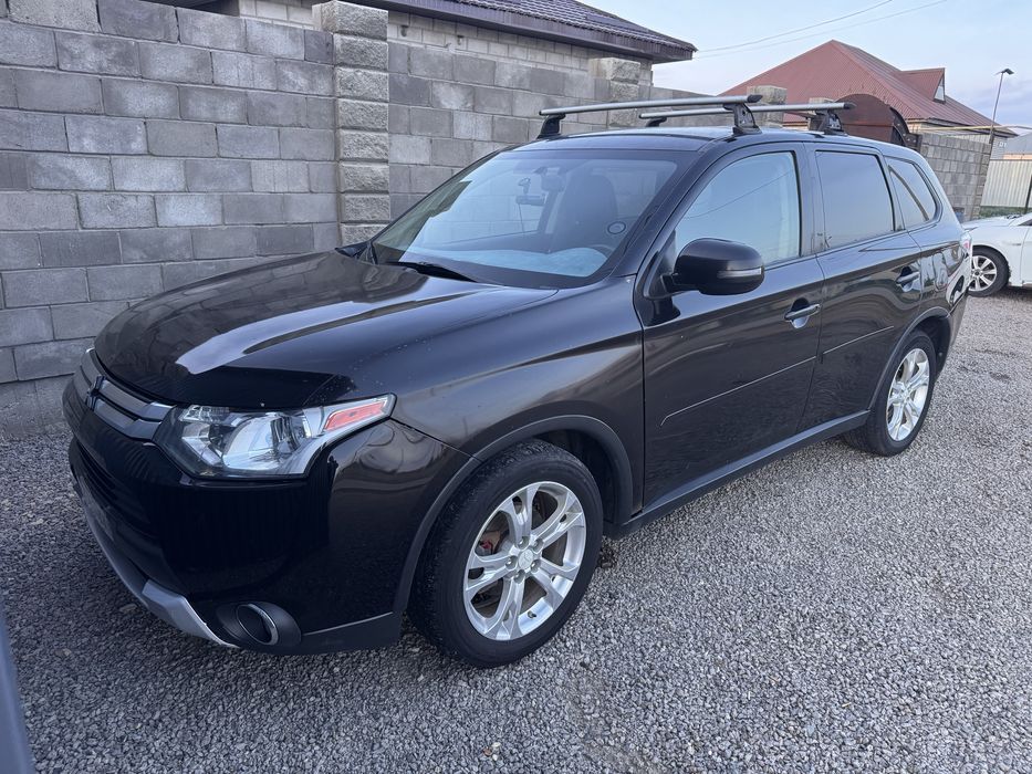 Mitsubishi Outlander 2015год