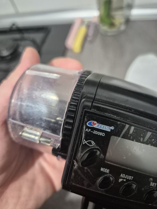 Hrănitor automat pentru acvariu RESUN AF-2009D – ca nou