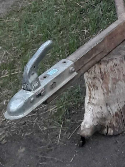 Продам прицеп коневозку