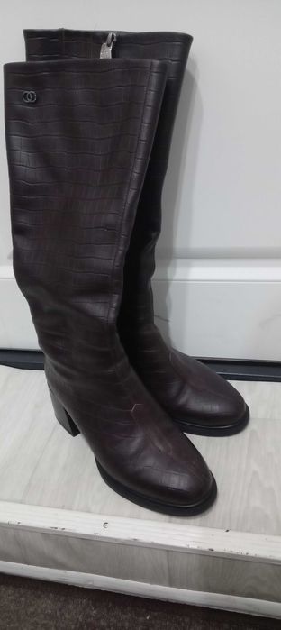 Продам женские кожаные сапоги