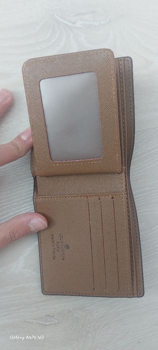 Портфейл на Луис витон