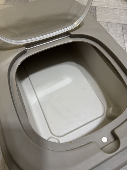 Продам контейнер для корма