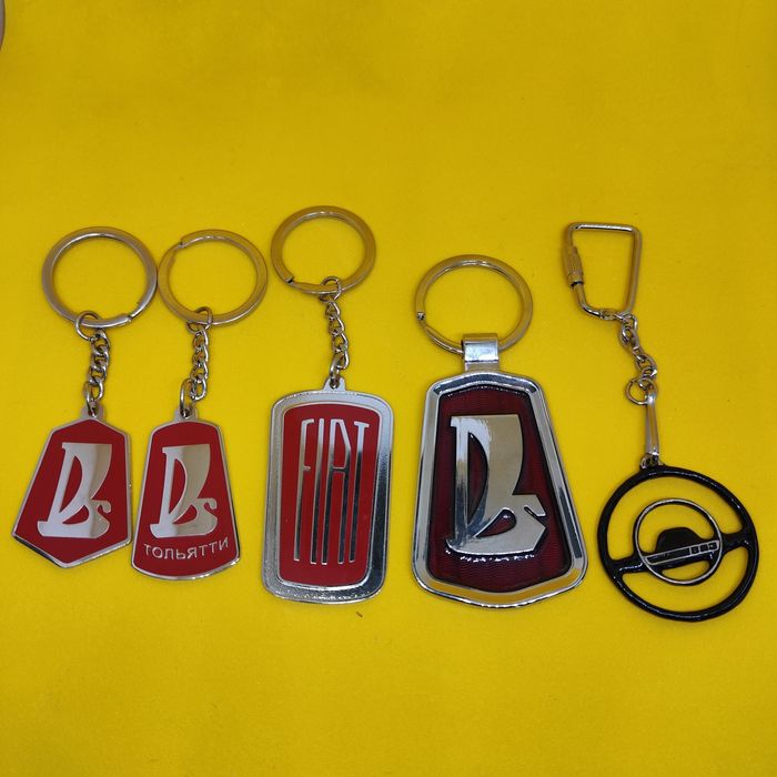 Брелоки в виде эмблем продам