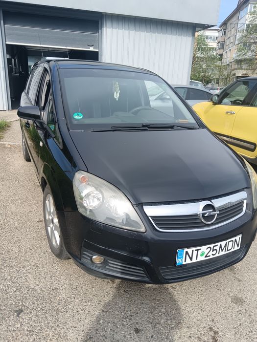Vând Opel Zafira