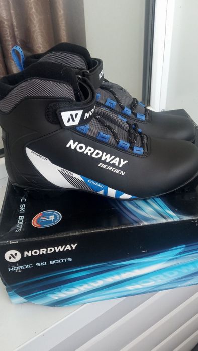 Лыжные ботинки/Новые