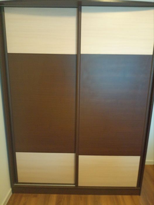 Двукрилен гардероб