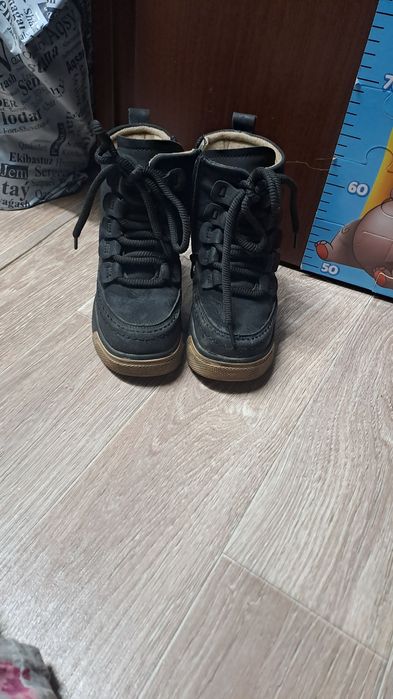 Продам детскую обувь