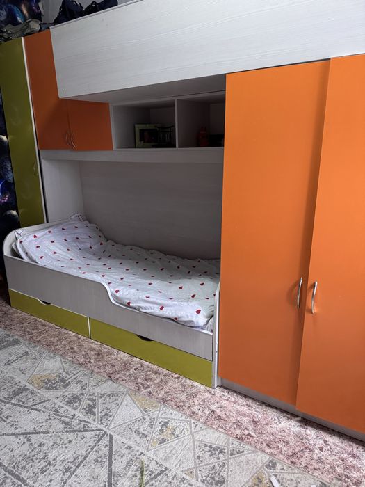 Двухярусная кровать со шкафами