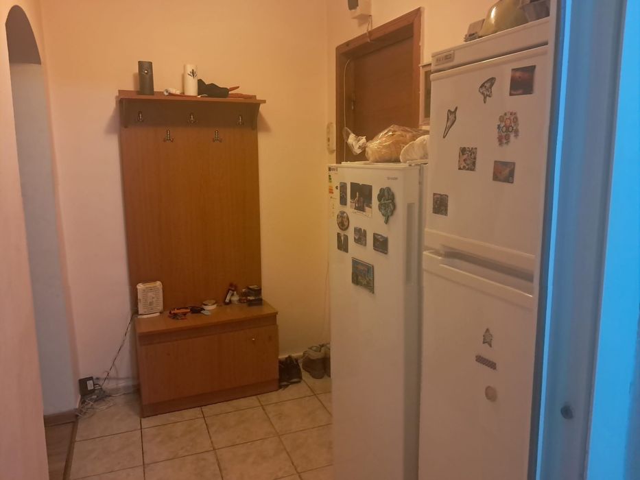 Apartament 2 camere semidecomandat , etaj 1, mobilat