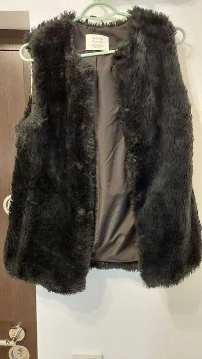 Vesta neagra bershka