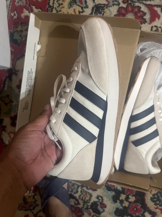 Кроссовки адидас