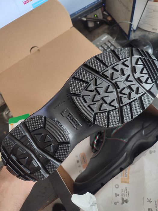 Работни обувки нови