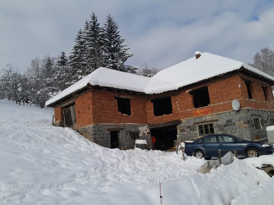 Casă de vânzare la munte