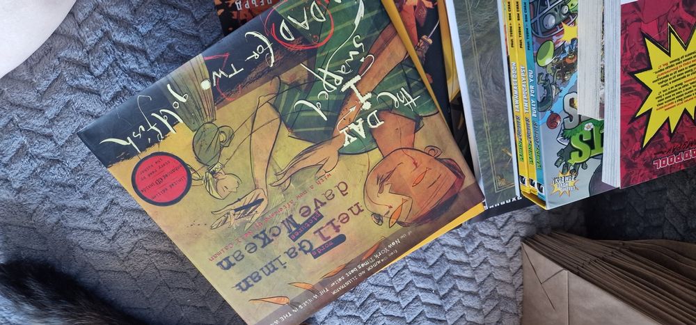 Разпродажба на комикси и специални издания на английски език