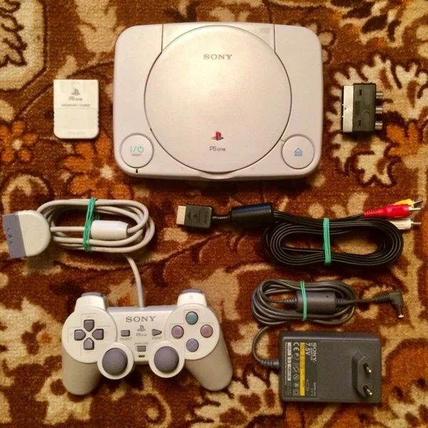 Playstation 1 One Slim Sotiladi