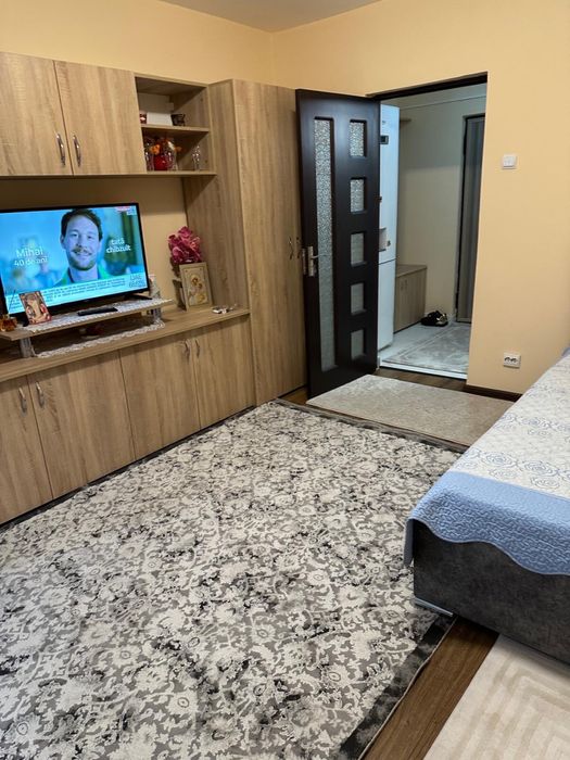 Inchiriez garsoniera zona Lintz