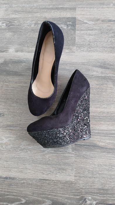 Продам женские туфли 35 размер