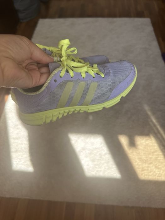 Продам детские кроссовки