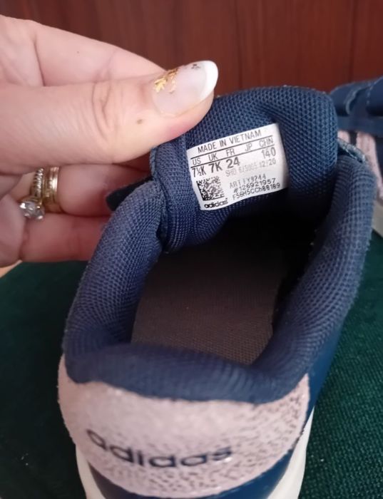 Adidași mărimea 24