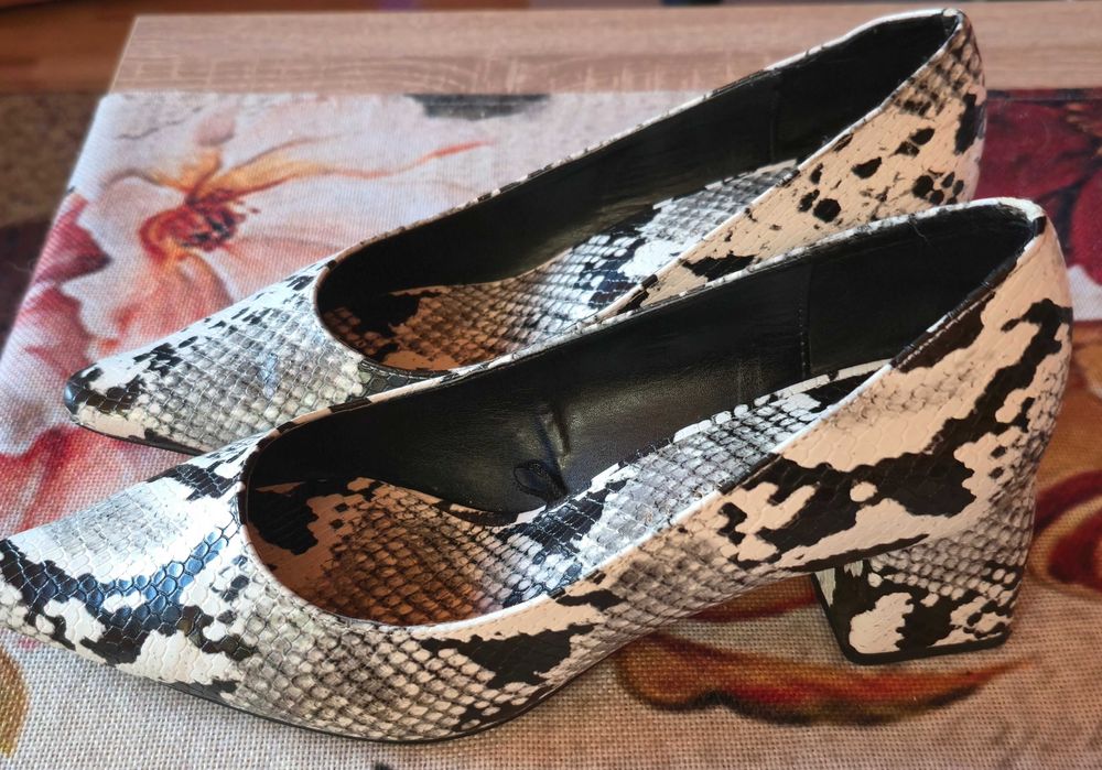 Pantofi ZARA TRAFALUC imprimeu piele de sarpe, marimea 38